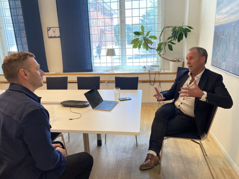 Pierre Blomdahl i möte med Elias Åkerblom