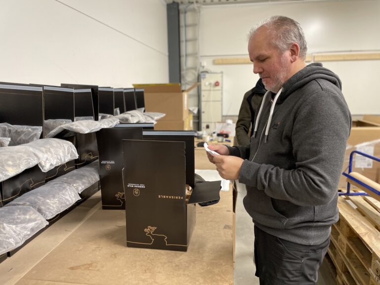 Jonas Legerstam förbereder packning